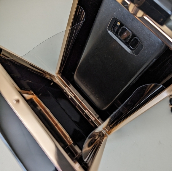 Elegant Black and Gold Paris Chain Bag - Picture 5 of 9